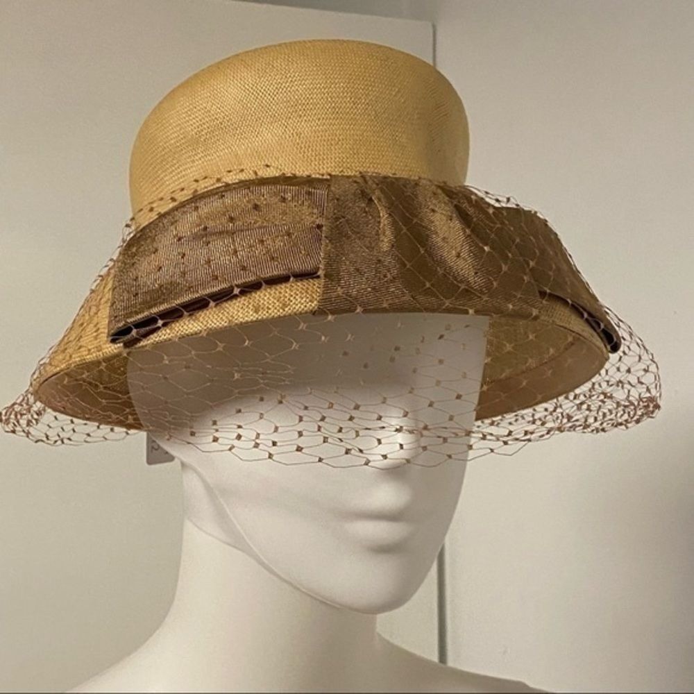 Stunning vintage fascinator! - fine‎ straw and silk